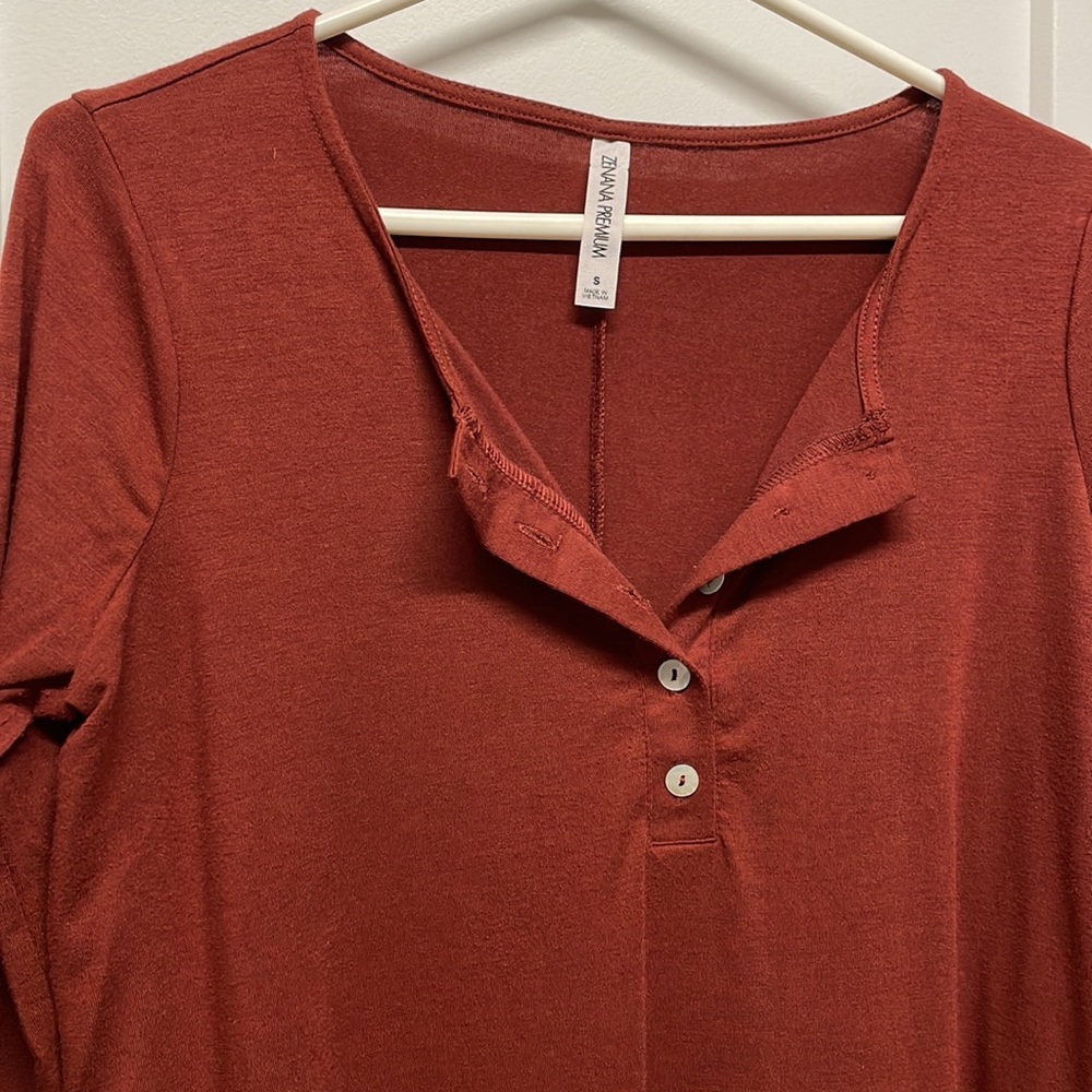 Women’s Button Front Top - Picture 4 of 4